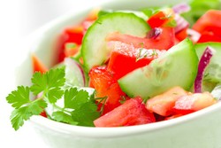 Kulit Wajah Mulus dan Bebas Kerut dengan Konsumsi Bayam dan Ubi (2)