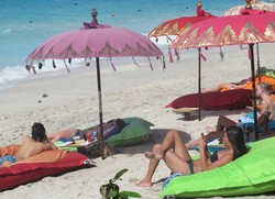 Aneka Tingkah Bule di Gili Trawangan