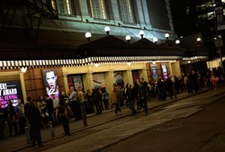 Tiket Teater di Broadway Mahal Selangit, Ini Sebabnya