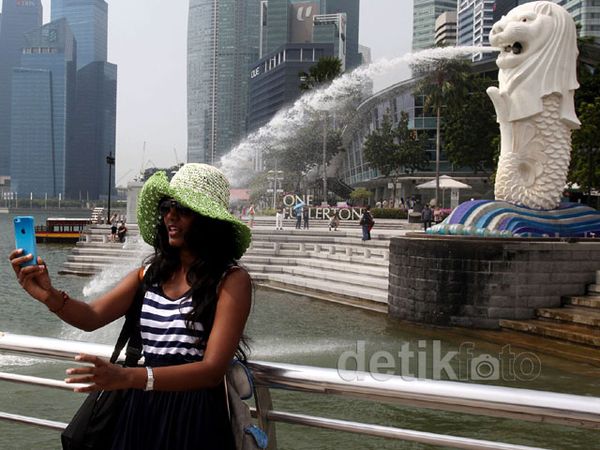 Berselfie Ria di Merlion