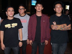 Tak Hanya Manggung, Pee Wee Gaskins Juga Jualan Baju