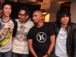 Slank Ketagihan Konser Pakai Orkestra