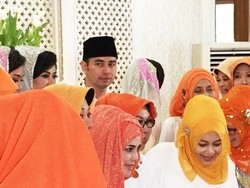 Berlinang Air Mata Saat Sungkeman, Raffi Sempat Dipangku Amy Qanita