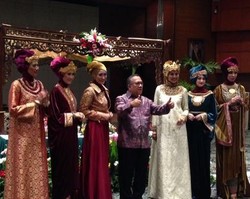 Wamenparekraf Puji Kesuksesan Dian Pelangi Fashion Show di Amerika