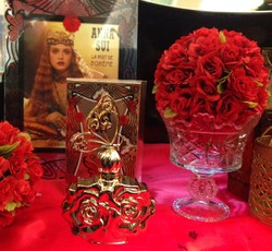 Anna Sui Rilis Parfum dengan Sensasi Aroma Manis Khas Bunga dan Buah