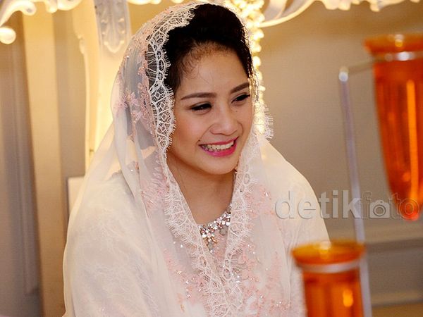 Wajah Bahagia Nagita Slavina