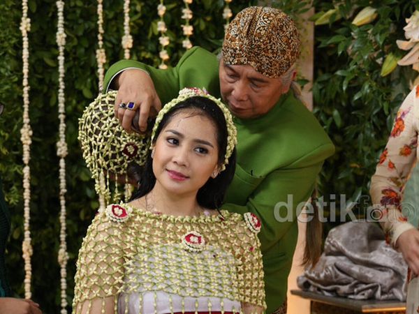 Nagita Slavina Jalani Prosesi Siraman