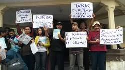 Aktivis dan Komunitas di Bandung Protes Buku SMA yang Memuat Tips Pacaran