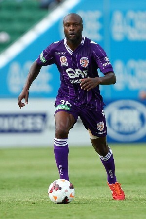 William Gallas Gantung Sepatu