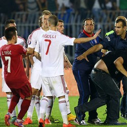 Terkait Kerusuhan, UEFA Dakwa Bersalah Serbia dan Albania