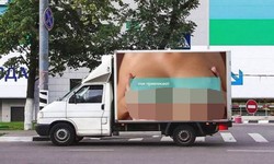 Poster Iklan Bergambar Payudara Ini Picu Ratusan Kecelakaan di Jalan Raya