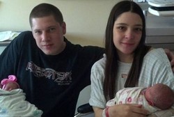 Pergi ke Dokter karena Sakit Perut, Wanita Ini Ternyata Hamil Bayi Kembar