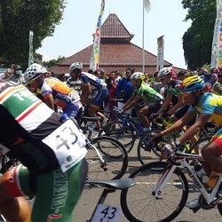 Bupati Anas Kawal Langsung Etape I Tour de Ijen