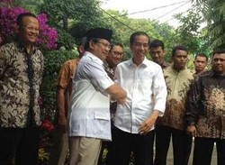 Usai Bertemu, Prabowo Antar Jokowi Hingga Masuk Mobil Innova