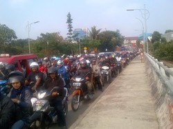 Truk Mogok Melintang di Jl TB Simatupang, Begini Kemacetan yang terjadi