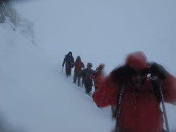 Begini Penampakan Kala Badai Salju Himalaya Terjang Pendaki WNI