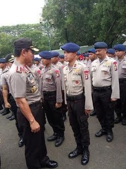 Kapolri Sindir Brimob Kurus: Gimana Kalau Dipukul Penjahat?