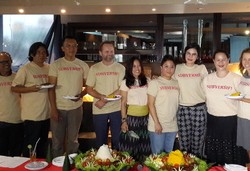 Berperan Sebagai Wartawan, Kartika Jahja Tertantang Main Teater