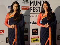 Aishwarya Rai Anggun dengan Sari di Festival Film Mumbai