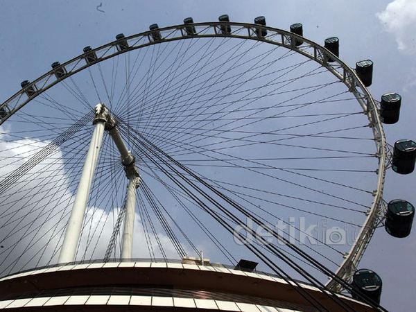 Menikmati Keindahan Singapura dari Bianglala Raksasa