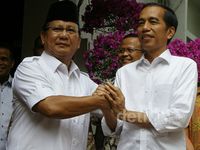 Bertemu, Jokowi-Prabowo Sumringah