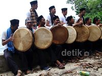 Sanggar Buram Unjuk Gigi Memainkan Rapai