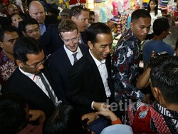 Blusukan 10 Menit Jokowi dan Bos Facebook yang Sentuh Hati Pedagang Tanah Abang