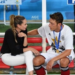 Ulang Tahun, Oezil Masih Cedera dan Kabarnya Diputus Pacar