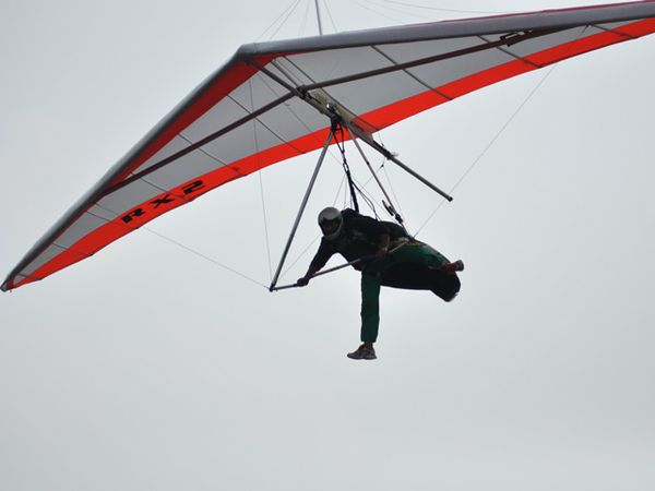 Penerbang Gantolle Adu Keahlian