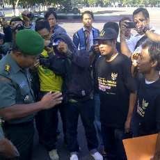 Puluhan Orang Tuntut Jokowi Tak Lepas Papua dari NKRI