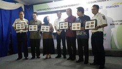 Sekarang Bayar Parkir di Stasiun Commuter Line Wajib Pakai Kartu Uang Elektronik