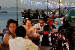 Berpotensi Besar Tarik Turis Muslim, Spanyol Kekurangan Restoran Halal