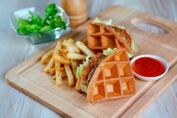 XXI The Premiere Lounge: Menikmati Chicken & Waffle dan Spaghetti Tuna Sambal Matah Sebelum Nonton
