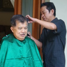 Latief Tukang Cukur JK, Bangga Karyanya Jadi Bagian dari Sejarah Indonesia