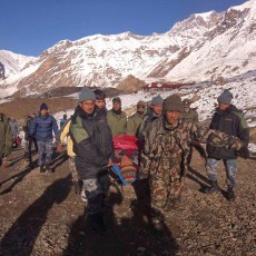 Kerahkan 12 Helikopter, Nepal Cari 40 Orang yang Hilang di Himalaya