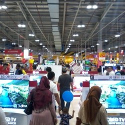 Buka Toko Terbesar se-Asia, Courts Rekrut 250 Orang Bekasi