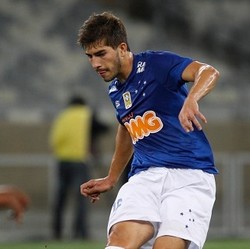 Butuh Gelandang, Madrid Disarankan Datangkan Pemain Muda Brasil Ini