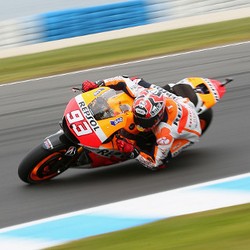 Marquez Pole, Crutchlow Kedua