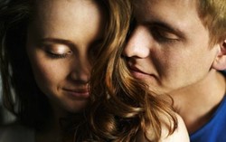 Ngemil Dark Chocolate dan Kacang Agar Gairah Seks Meningkat Malam Ini