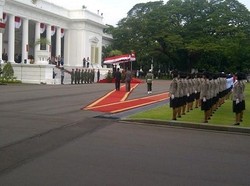 Bunyi Meriam Gladi Resik di Istana Negara Kagetkan Pengunjung Monas