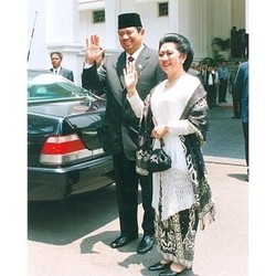 Bu Ani Pamer Foto Saat SBY Dilantik Tahun 2004 di Instagram