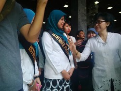 Ketika JK Candai Peran Pengganti Istrinya: Namanya Siapa, Neng?