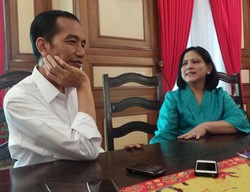 Begini Gaya Jokowi Temani Calon First Lady Layani Jurnalis