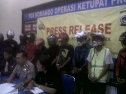 Rusak Mobil dan Keroyok Pengemudinya, Belasan Anggota Geng Motor Ditangkap
