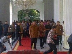 SBY dan Jajaran Menteri KIB Sambut Jokowi di Istana Merdeka