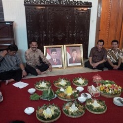 Sambut Pelantikan Jokowi, Warga Solo Tirakatan di Kamar Keramat