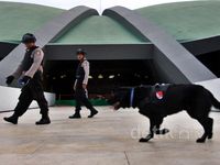 Anjing Pelacak Periksa Setiap Sudut Gedung DPR