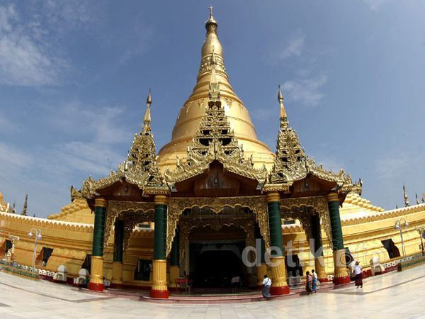 Melihat Keindahan Pagoda Uppatasanti