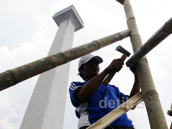 Persiapan Panggung Syukuran Rakyat di Monas