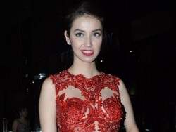 Datang ke Resepsi Raffi dan Nagita, Velove Vexia Gandeng OC Kaligis